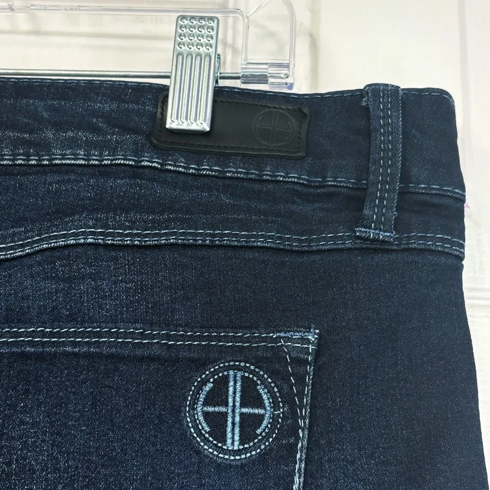 Hot in Hollywood Dark Denim Malibu Knee Grazer Pull-On Shorts 1X